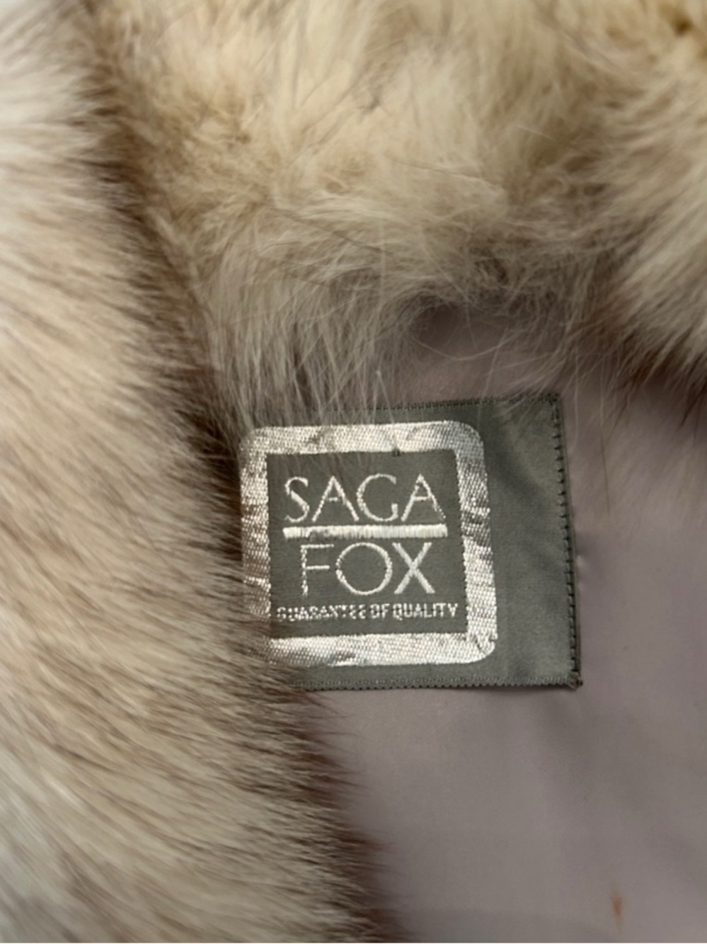 Luxury Saga Fox fur coat - Picture 3 of 9